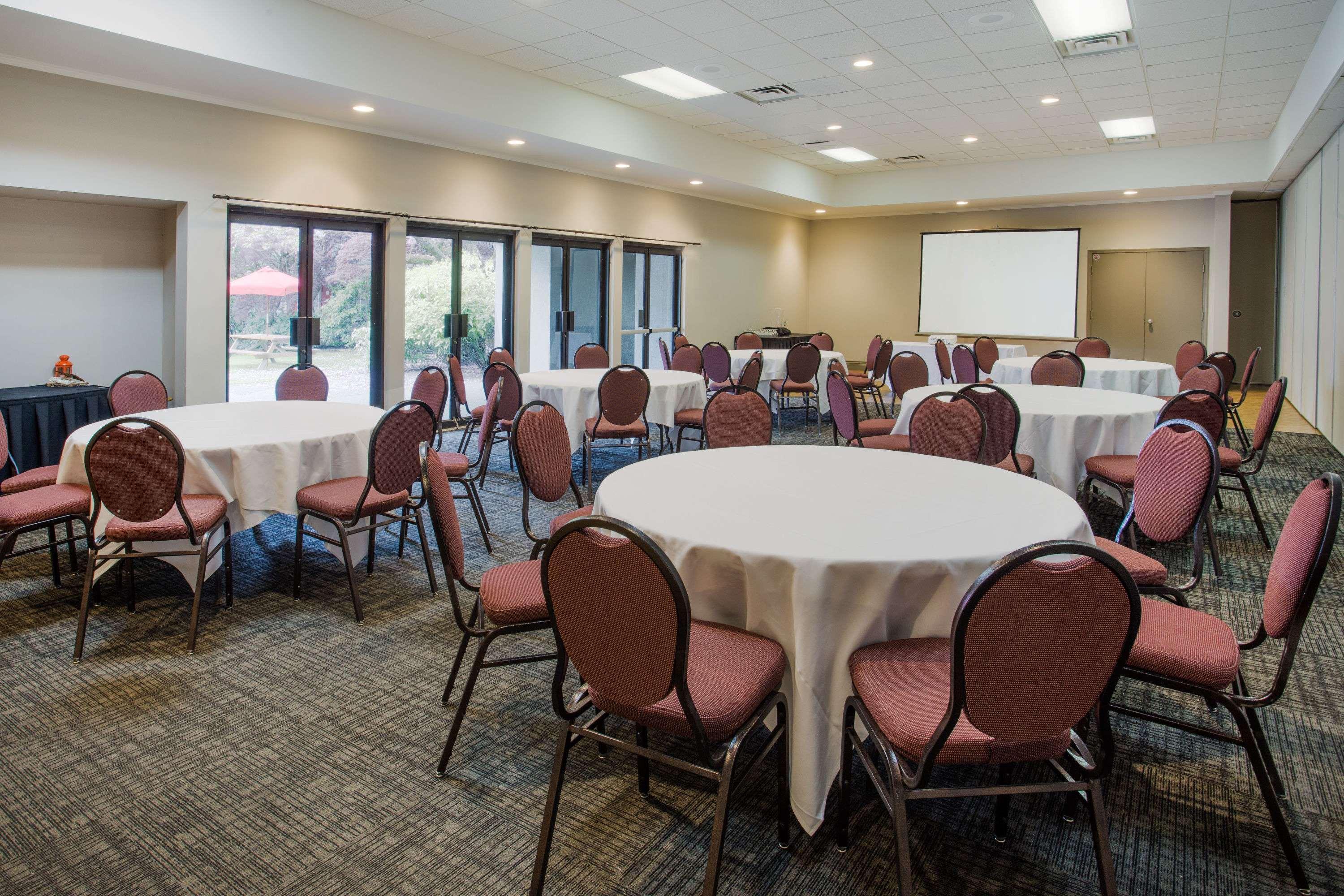 Ramada By Wyndham Duncan Cowichan Valley Екстериор снимка