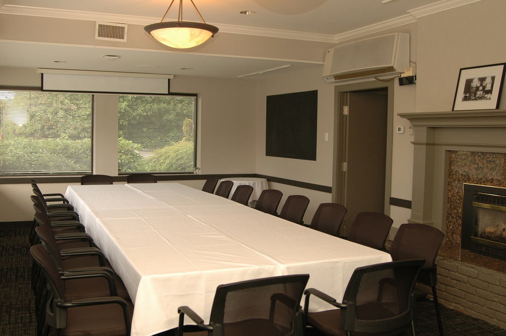 Ramada By Wyndham Duncan Cowichan Valley Екстериор снимка